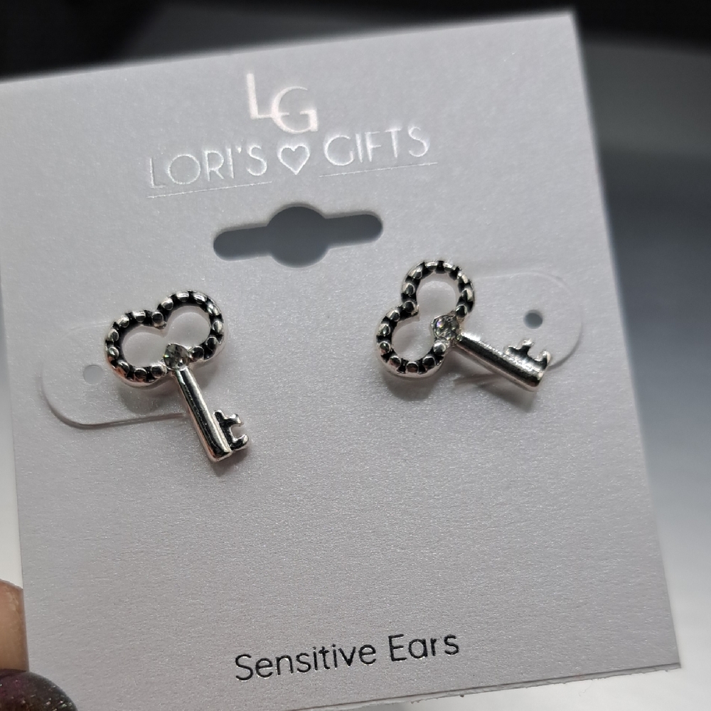 Lori's Gifts Silver Key Earrings For Sensitive Ears